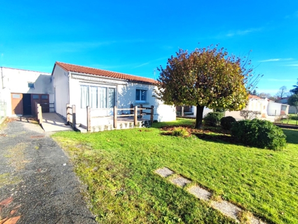 Maison à Pons – photo 1