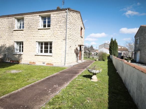 Maison à Pons – photo 1