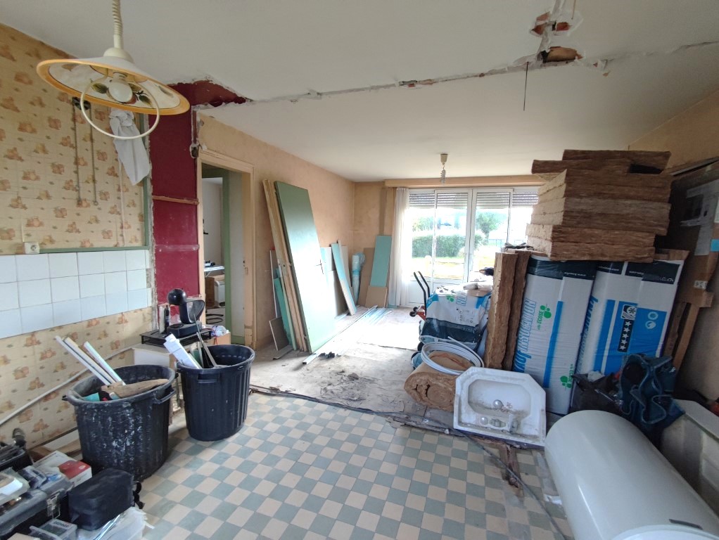 1022
