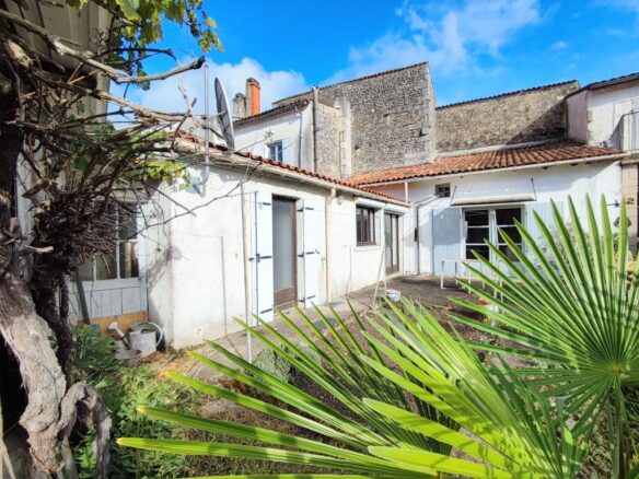 Maison à Pons – photo 1