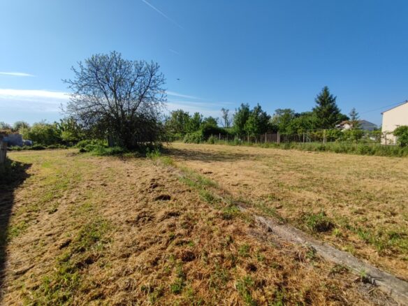 A 6 km du centre de PONS