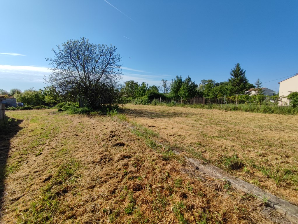 A 6 km du centre de PONS