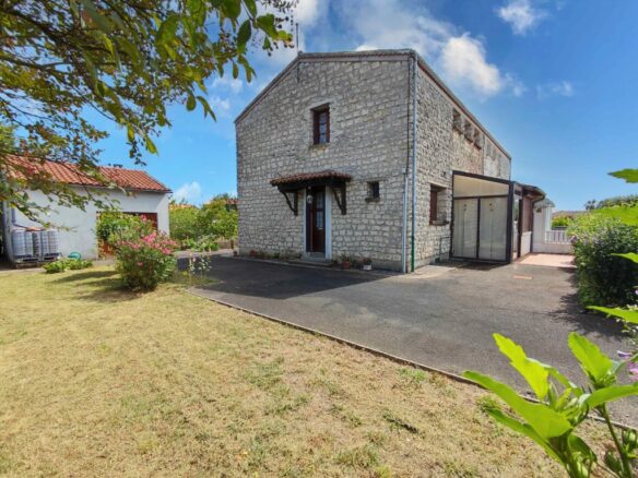 Maison à Pons – photo 1