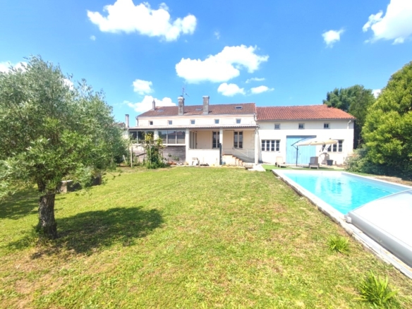 Maison à Pons – photo 1