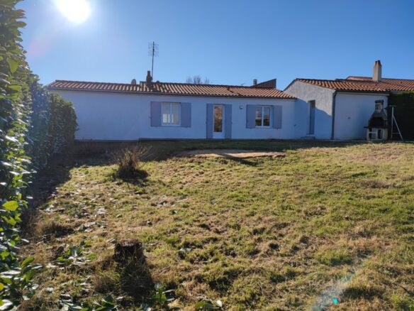 Maison à Pons – photo 1