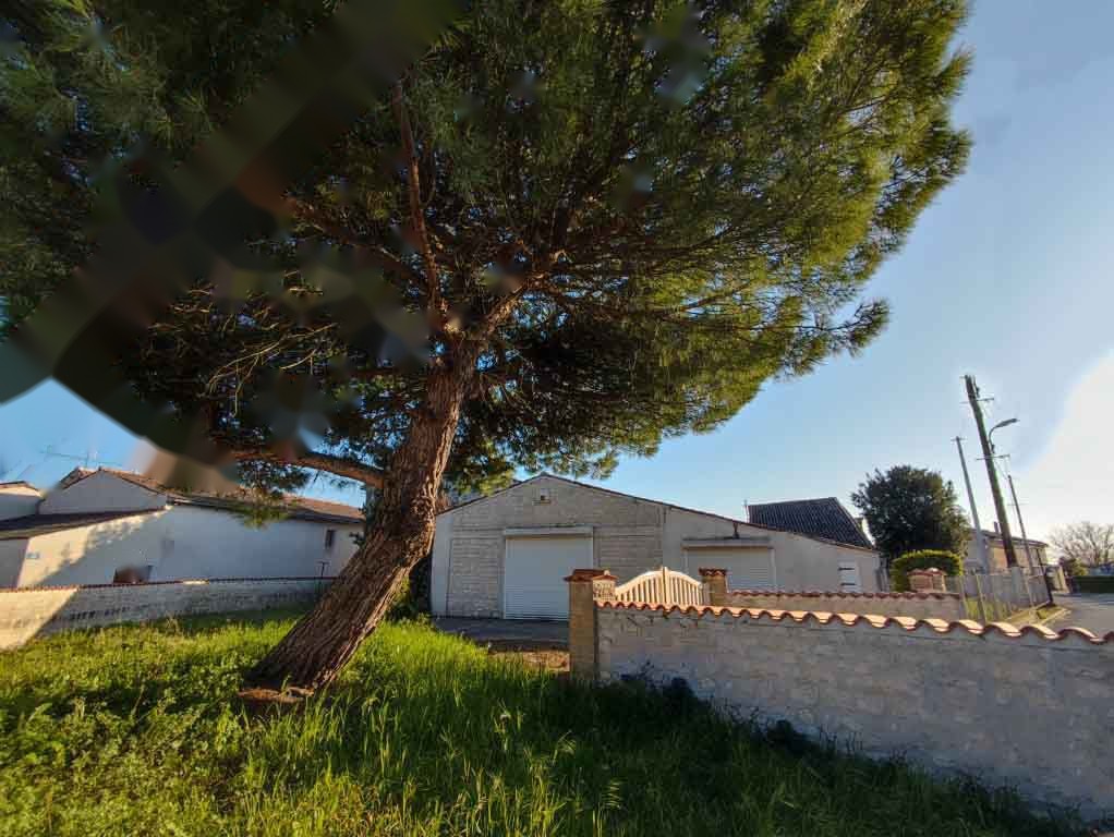 A 5 Km du centre de PONS