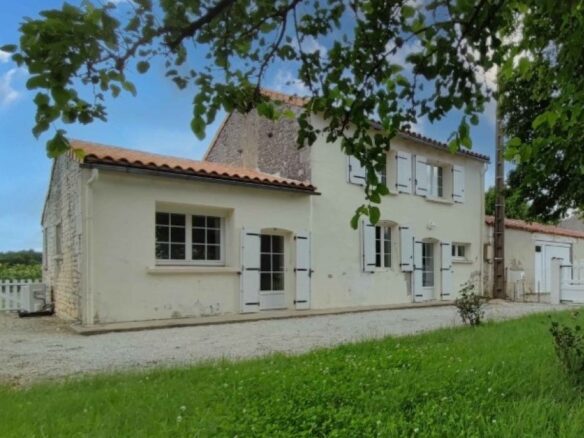 Maison à St Georges Antignac – photo 1