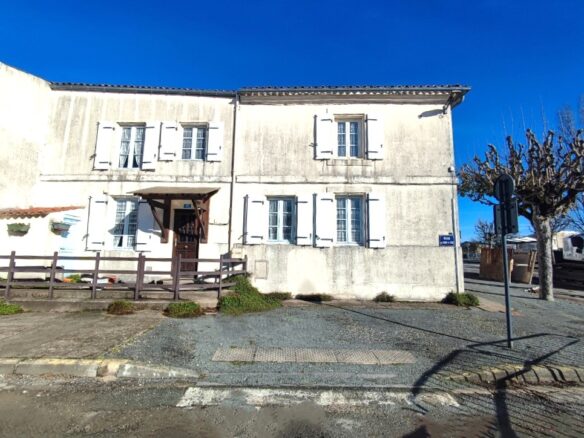 Maison à Pons – photo 1