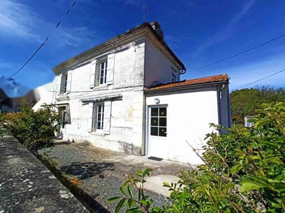 Maison à Saint Sever de Saintonge – photo 1