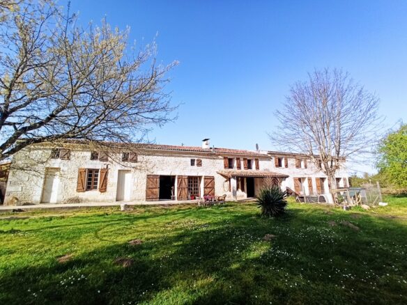 Maison à Berneuil – photo 1