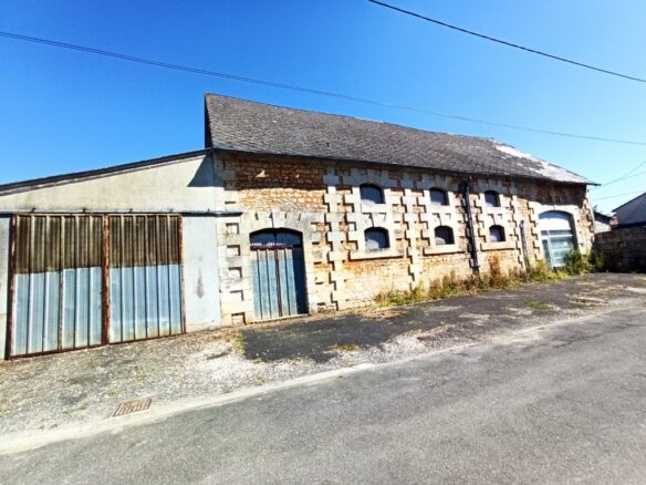 Immeuble à Pons – photo 1