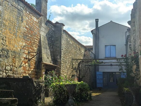 Maison à Pons – photo 1
