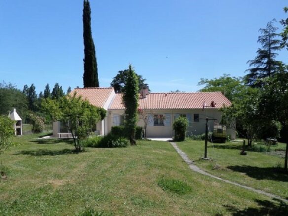 Maison à Pons – photo 1