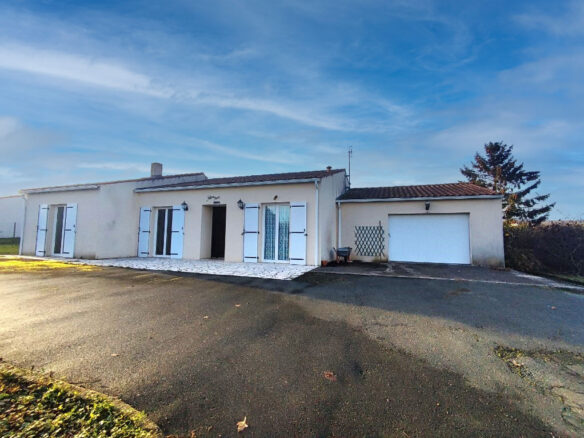Maison à La Jard – photo 1